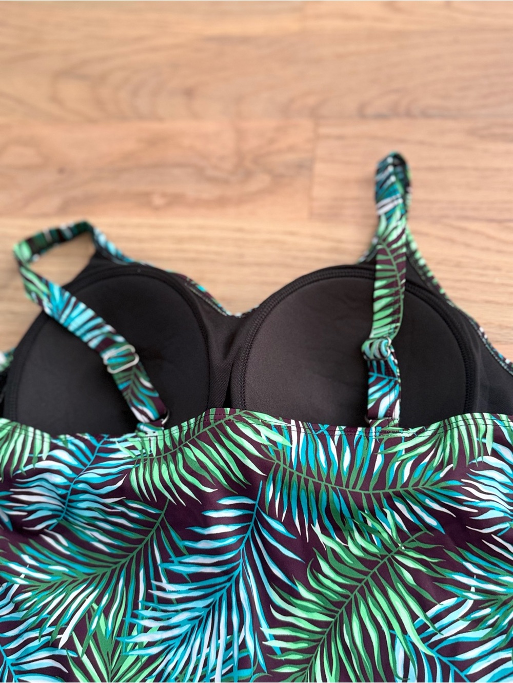 💕 3 for $25 sale. Women’s Green Tropical Ruffle Swim Top - Picture 7 of 10